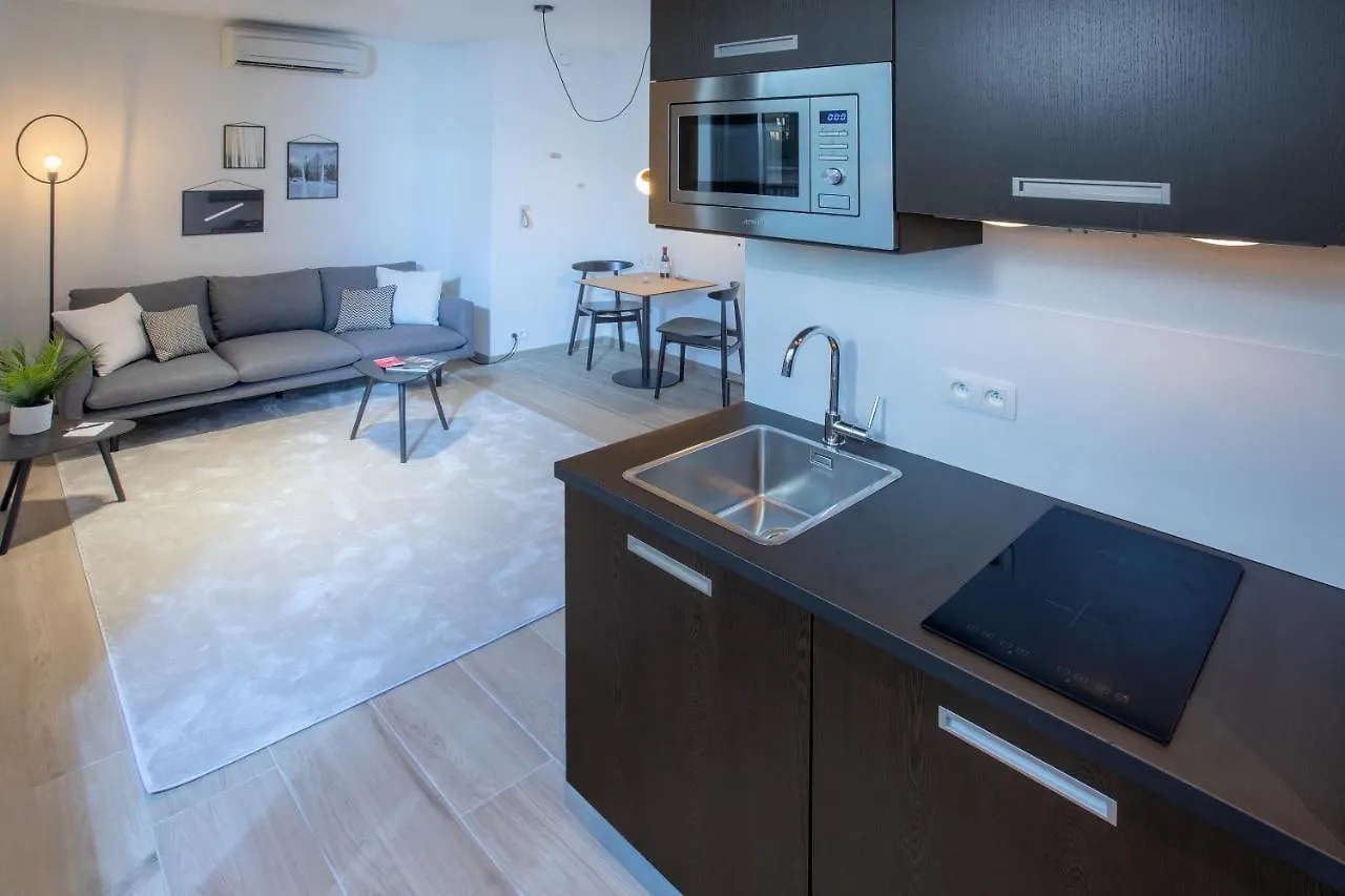 אנטוורפן Qstay Good Living Apartments מלון